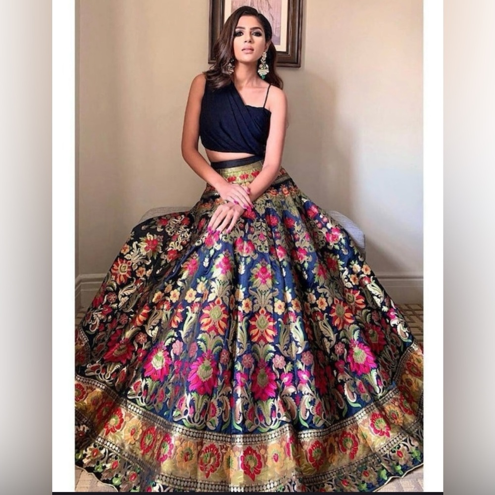 Indian wedding guest outfit, leganga, black top with dupatta, silk skirt
